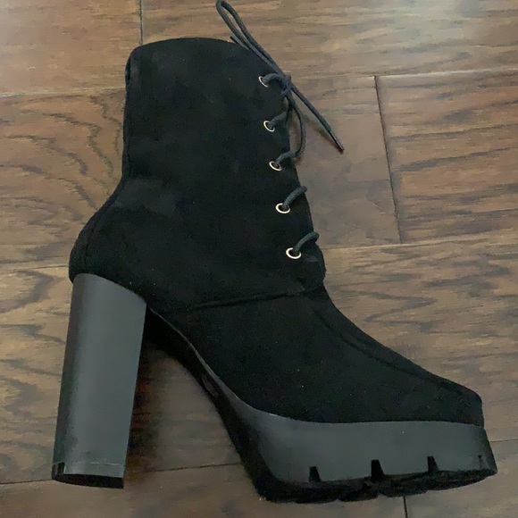 Cape Robbin black platform chunky boot - Picture 5 of 17